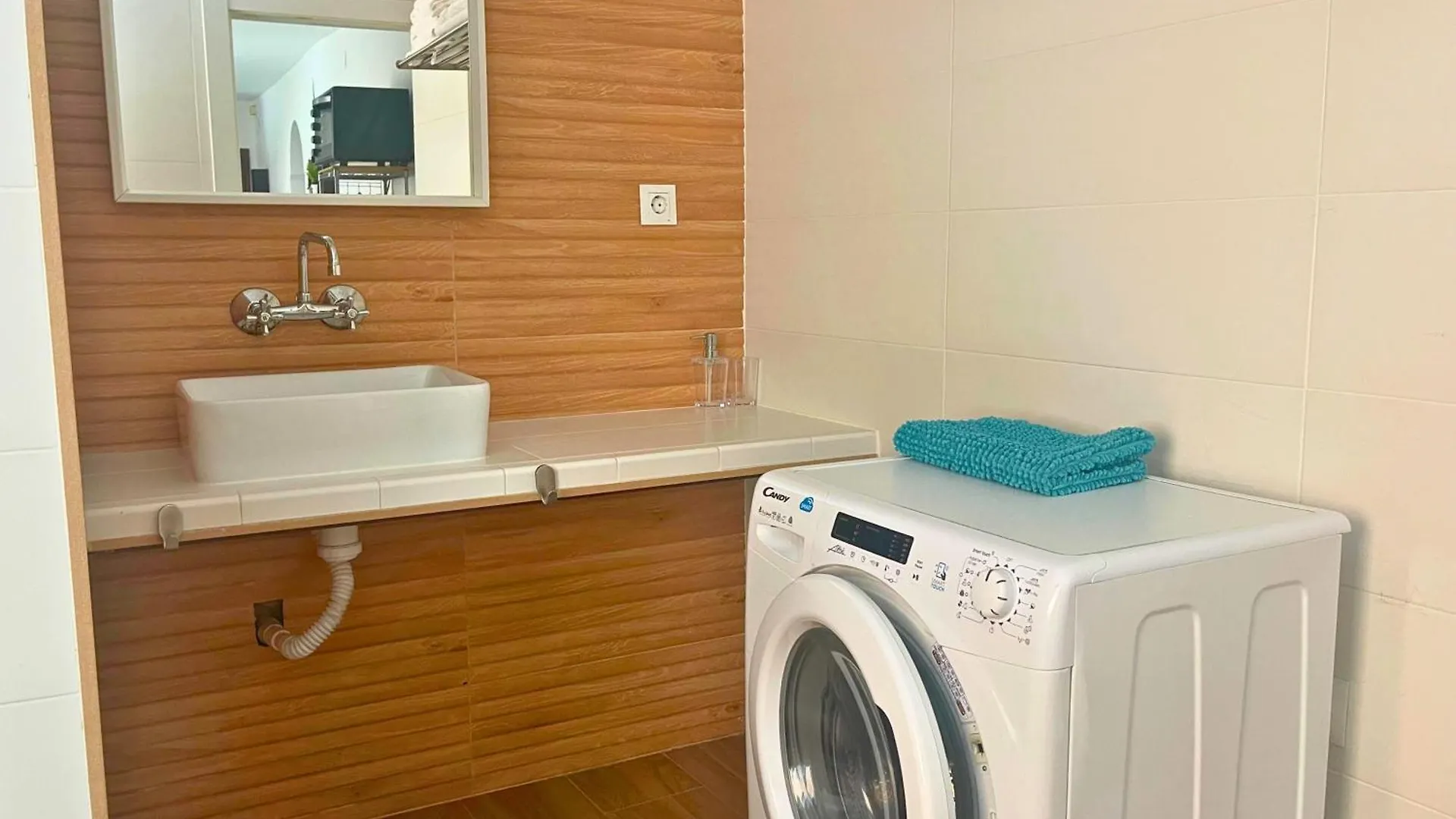Home4U Congress Granada Apartment